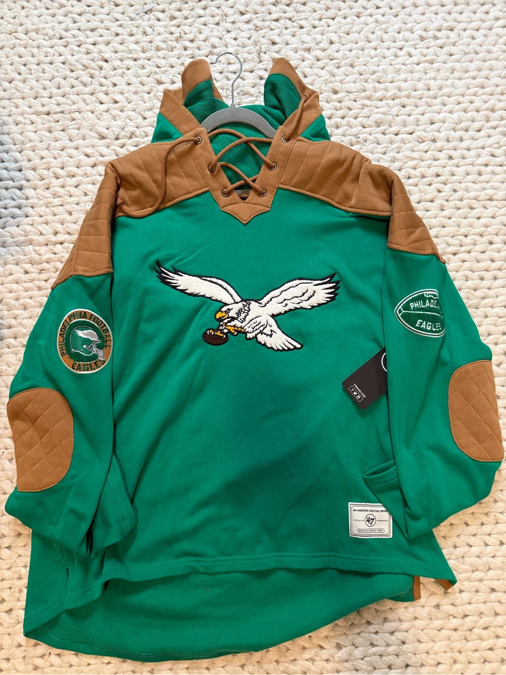 โ47 Green Quilted-Epaule Philadelphia Eagles Hoodie Sweatshirt with Patches